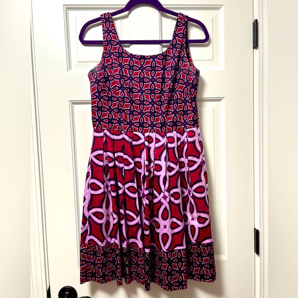 Taylor fit and flare mini dress. Pink and purple design. Size 4 - Picture 4 of 4